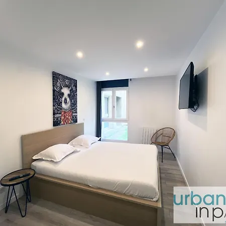 Apartment Urban Flat 182 - Spacious 4 Bedroom Flat In Paris